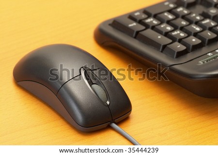 Black mouse and keyboard on the office table
