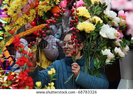 BEIJING - JANUARY 31: Young Chinese woman selling flowers at the Spring Festival Fair in Ditan Park in Beijing, January 31, 2009. The fair marked the beginning  or the Chinese Lunar New Year.