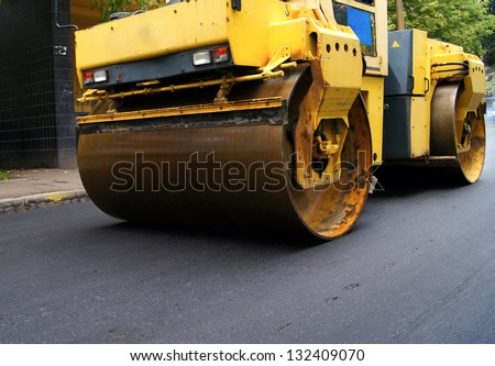 Road repair, compactor lays asphalt.