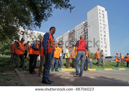 MOSCOW - AUGUST 30: guest workers on \