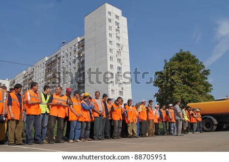 MOSCOW - AUGUST 30: Rank of guest workers on \