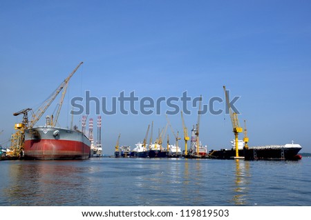 SINGAPORE-NOV 18: Dayview of Sembawang Shipyard. It is located in Sembawang & close to Sembawang MRT (NS11) on Nov 18, 2012 in northen Singapore. It is a wholly owned shipyard of Sembcorp Marine Ltd.