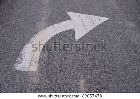 Arrow turn left on street