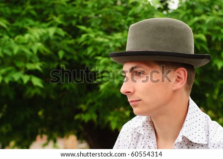 Man in felt hat outdoor, close up face, profile portrait