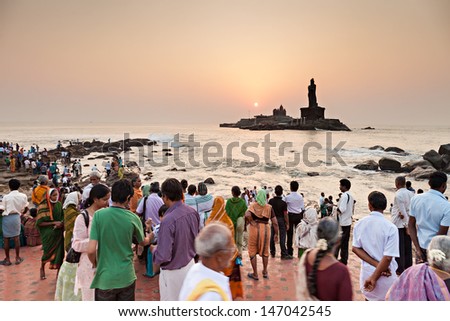 KANYAKUMARI, INDIA - MARCH 21: Many piligrims at the sunrise near Vivekananda Rock Memorial and Thiruvalluvar Statue on March 21, 2012, Kanyakumari, India.