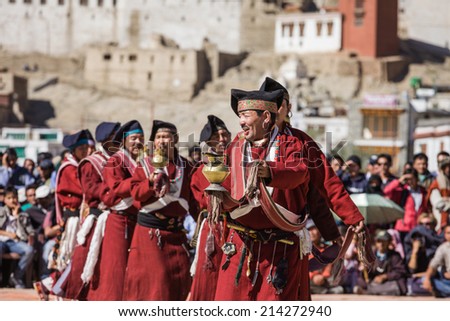 LEH, INDIA - SEPTEMBER 26: Unidentified artists in Ladakhi costumes at the Ladakh Festival on September 26, 2013, Leh, India.