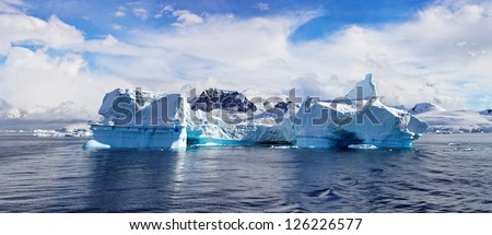Antartic Panorama, Foyn Harbor, west coast of the Antarctic Peninsula
