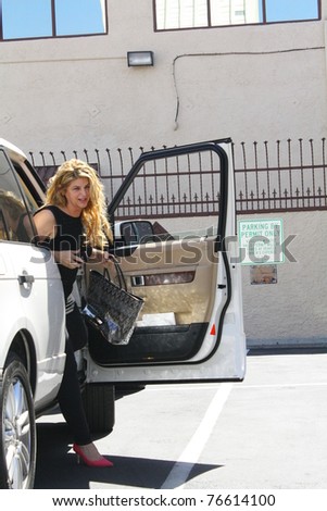 LOS ANGELES - MAY 4: Actor Kirstie Alley arriving at Dancing with the Stars rehearsal studio to begin a new week of dancing practice for next week\'s competition May 4, 2011 Los Angeles.