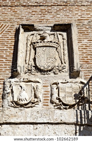 The coat of arms of the Catholic Monarchs and the house owners in 1494