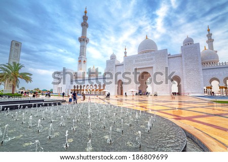 ABU DHABI UAE 26 MARCH 2014 Sheikh Zayed Grand Mosque in Abu Dhabi United Arab Emirates Grand Mosque in Abu Dhabi is the largest mosque in United Arab Emirates for more than 40 000 prayers ABU DHABI UAE 26 MARCH 2014 Sheikh Zayed Grand Mosque in Abu Dhabi United Arab Emirates Grand Mosque in Abu Dhabi is the largest mosque in United Arab Emirates for more than 40 000 prayers