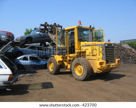 A truck lifting a car wreck