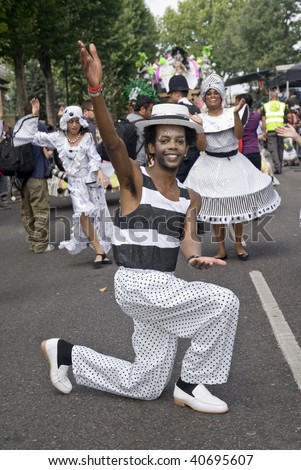 LONDON - AUGUST 31: A dancer from the London School of Samba in the Notting Hill Carnival on August 31, 2009 in London, England.