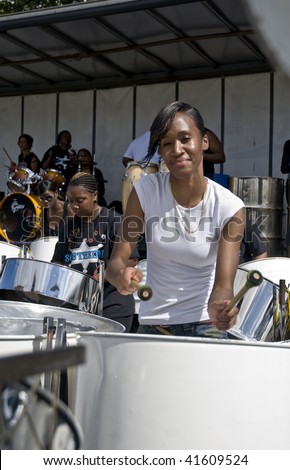 LONDON – AUGUST 29: Steel-drummers from  Bandolers Steelband play steel drum at the Notting Hill Panorama Championships on August 29, 2009 in Hyde Park, London, England.