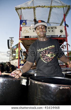 LONDON - AUGUST 29: Steel-drummer from the Metronomes Steel Orchestra playing steel drums at the Notting Hill Panorama Championships on August 29, 2009 in Hyde Park, London, England.