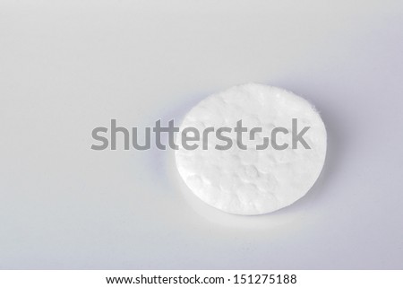 Round cotton swab for cosmetic and medicinal purposes.