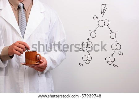 Man in a white lab coat holding a cup and a plate next to a drawing of the ozone formation.