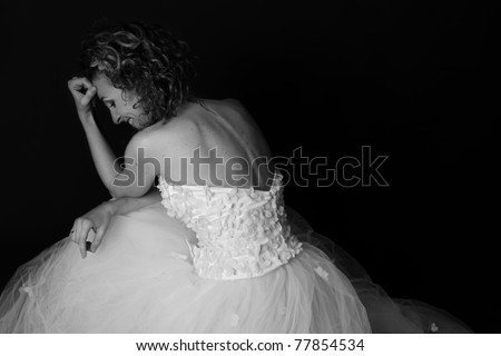 woman with wedding dress and tattoo/tattoo woman