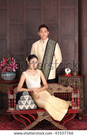 Image of a tradional south east asian couple.