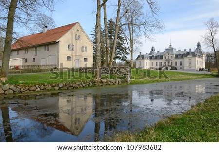 Kronovall\'s castle with storage house