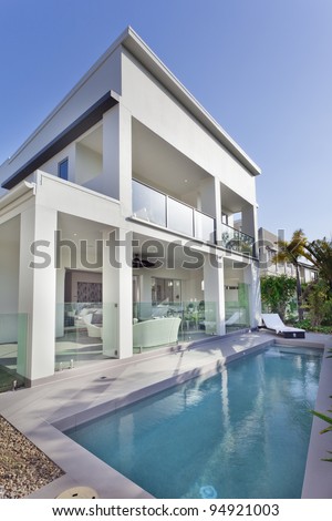 Stylish new house with covered patio and swimming pool