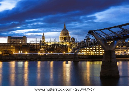 Twilight at St. Paul\'s cathedral, London, England