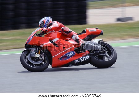 SACHSENRING, GERMANY - JULY 17: Australian rider Casey Stoner breaks hard during practice at Eni German Motorcycle Grand Prix on July 17, 2010 in Sachsenring, Germany
