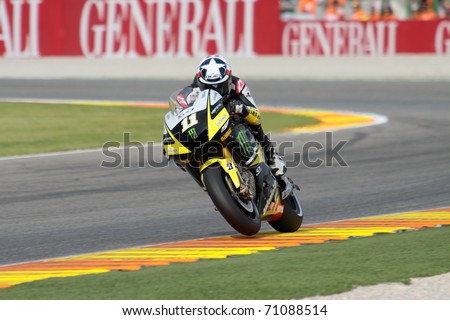 VALENCIA, SPAIN - NOVEMBER 7:  US rider Ben Spies pushes hard during Generali MotoGP of Valencia on November 7, 2010