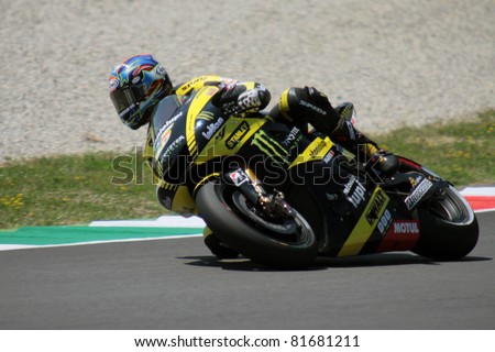 MUGELLO - ITALY, JULY 3: American Yamaha rider Colin Edwards pushes hard at 2011 TIM MotoGP of Italy on July 3, 2011