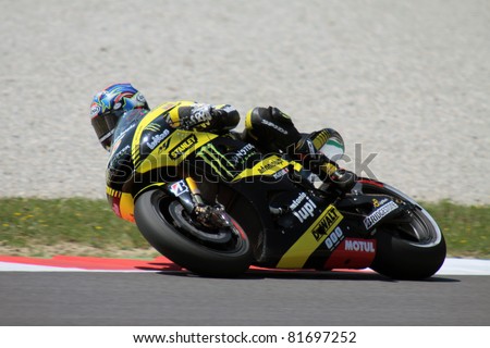 MUGELLO, ITALY - JULY 3: American Yamaha rider Colin Edwards pushes hard at 2011 TIM MotoGP of Italy on July 3, 2011 in Mugello, Italy