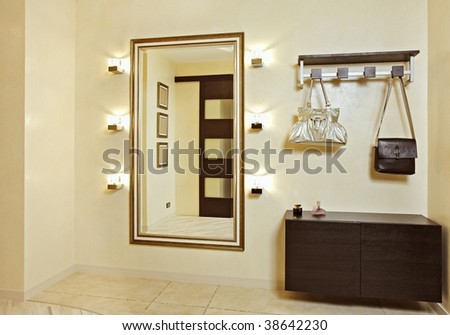 Hall in beige tones with hall stand and golden mirror