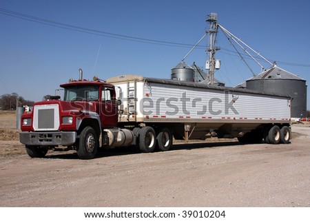 Large grain truck (no markings)