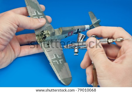 building a plastic model kit of ww2 aircraft - airbrushing