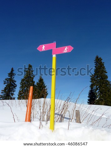 Sign for hikers and persons with snowshoes