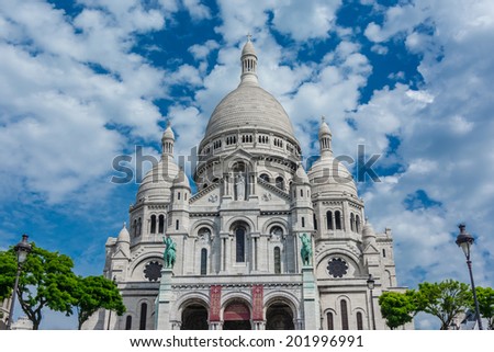 The Basilique Sacre Coeur (Basilica of the Sacred Heart) is a Roman Catholic church and familiar landmark in Paris, located on the highest point of the city in Montmartre.