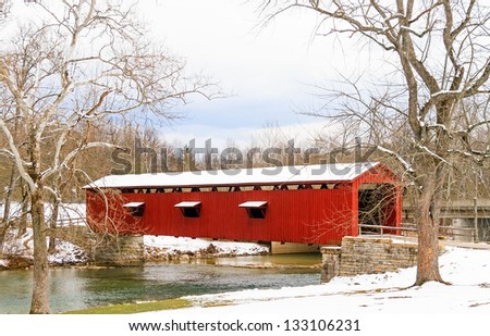 Indiana\'s Cataract Falls Covered Bridge, spanning Fall Creek, was constructed in 1876 in Owen County.