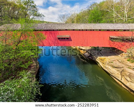The Narrows Covered Bridge crosses Sugar Creek on the eastern edge of Parke County, Indiana\'s Turkey Run State Park.