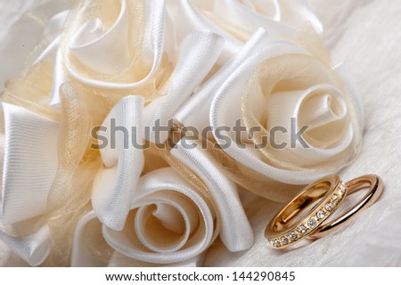 wedding favors and a gold wedding ring wedding favors and a gold wedding ring