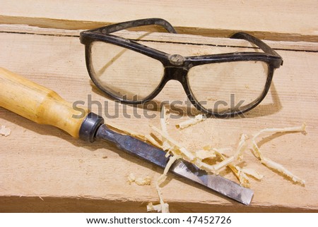 Safety work with protective glasses and chisel