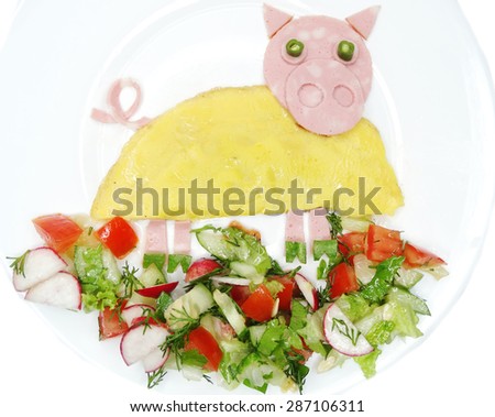 creative scrambled egg breakfast made of cooked omelet pig shape
