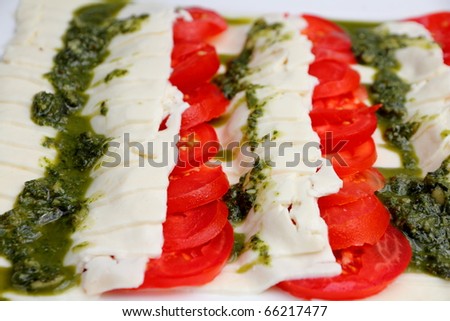italian flag salad consisting of red tomatoes green pesto and white cheese