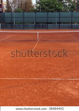 earth tennis court. tennis court net.