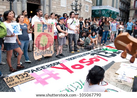 BARCELONA, SPAIN. JUNE 1OTH: Unidentified Mexican citizens show they support to the \