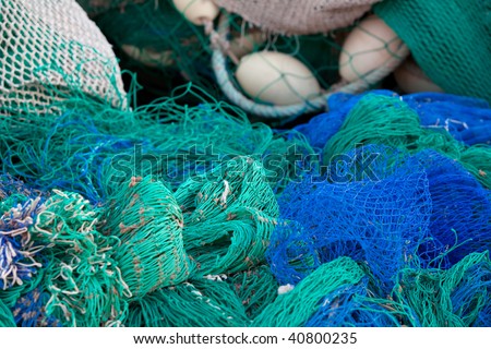 Â NETSÂ ARE DEVICES MADE FROM FIBERS WOVEN IN A GRID-LIKE STRUCTURE. FISHING NETS ARE USUALLYÂ MESHESÂ FORMED BYKNOTTINGÂ A RELATIVELY THIN THREAD