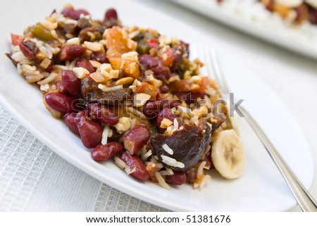 Traditional South African vegetarian curry made from kidney beans and dried fruits, served with rice.