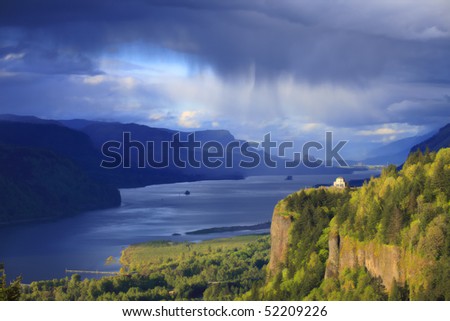 Rainfall & changing weather in the Columbia River Gorge OR.