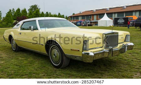 PAAREN IM GLIEN, GERMANY - MAY 23, 2015: A two-door personal luxury coupe Lincoln Continental Mark IV. The oldtimer show in MAFZ.