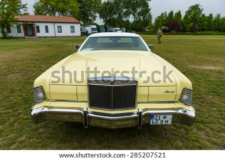 PAAREN IM GLIEN, GERMANY - MAY 23, 2015: A two-door personal luxury coupe Lincoln Continental Mark IV. The oldtimer show in MAFZ.