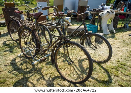 PAAREN IM GLIEN, GERMANY - MAY 23, 2015: Old and rusty bikes at the flea market. The oldtimer show in MAFZ.