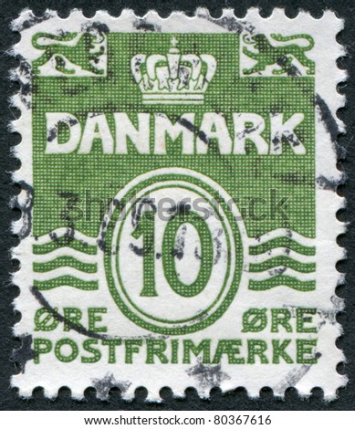 DENMARK - CIRCA 1940: A stamp printed in the Denmark, depicts Wavy Lines and Numeral of Value, circa 1940