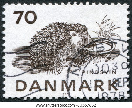 DENMARK - CIRCA 1975: A stamp printed in the Denmark, dedicated to the protection of wild animals, shows the hedgehog, circa 1975